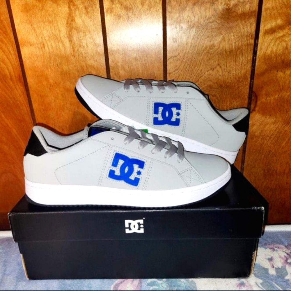 DC Striker Skate Shoes Sz (10)